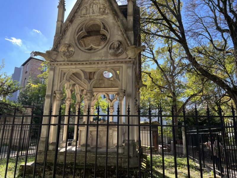 Paris: Haunted Père Lachaise Cemetery Guided Tour - Captivating Storytelling by Knowledgeable Guides