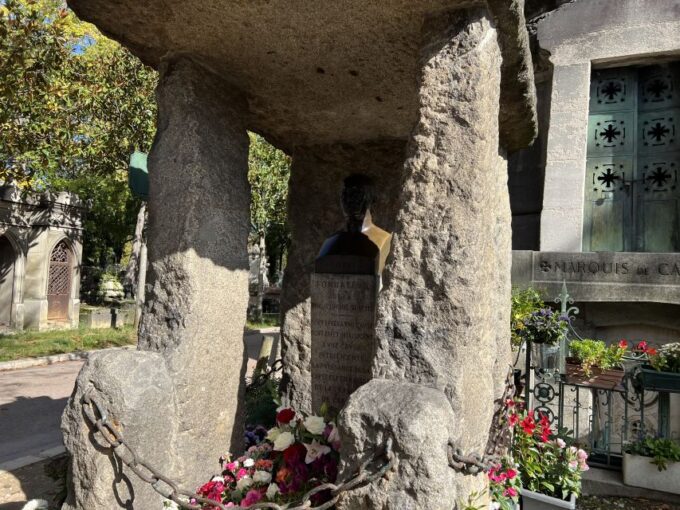 Paris: Haunted Père Lachaise Cemetery Guided Tour - Availability and Booking Information