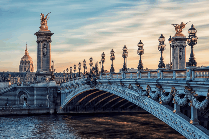Paris: Highlights App Guided Tour With Puzzles - Ideal for All Visitors