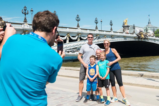 Paris Highlights Bike Tour: Eiffel Tower, Louvre and Notre-Dame - Bicycle and Helmet Rental