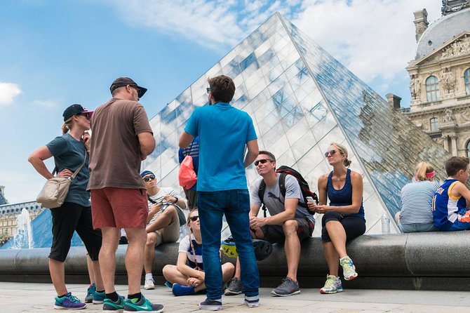 Paris Highlights Bike Tour: Eiffel Tower, Louvre and Notre-Dame - Group Size and Guided Experience