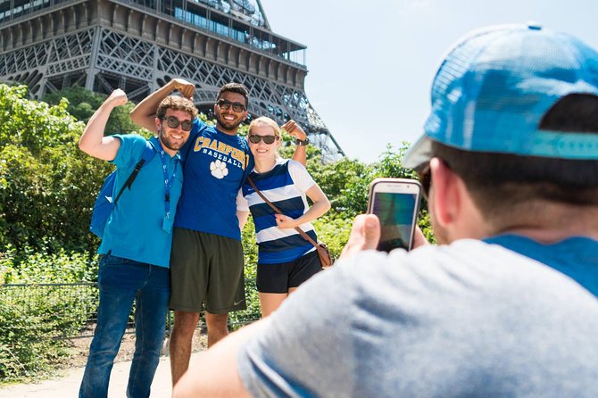 Paris Highlights Bike Tour: Eiffel Tower, Louvre and Notre-Dame - Recommended Attire and Preparation