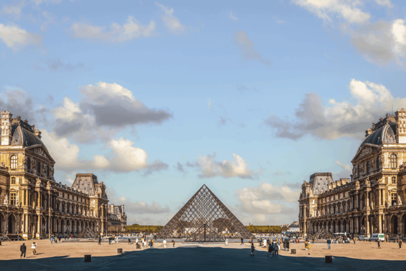 Paris Historic Islands Walk: Seine, Notre Dame & Louvre View - Tour Experience