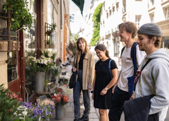 Paris: Iconic Neighborhoods Guided Walking Tour - Charming Covered Passages