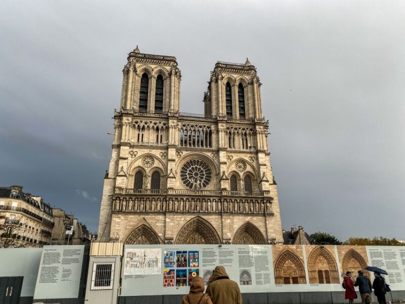 Paris: Île De La Cité and Notre Dame Walking Tour With Crypt - Tour Inclusions