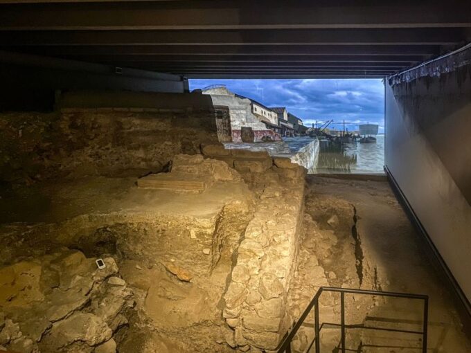 Paris: Île De La Cité and Notre Dame Walking Tour With Crypt - Starting Point and Meeting Location