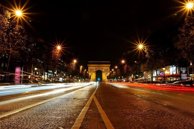 Paris Illuminated Walking Tour in Spanish - Cancellation Policy