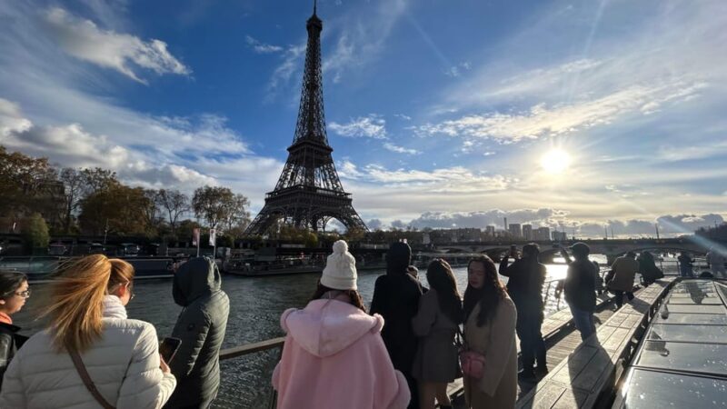 Paris: Illuminations River Cruise With Audio Commentary - Itinerary and Main Sites