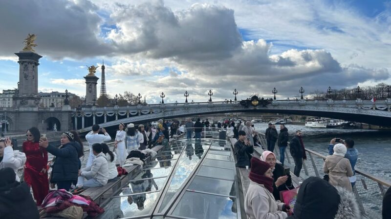 Paris: Illuminations River Cruise With Audio Commentary - Customer Feedback and Experience Highlights