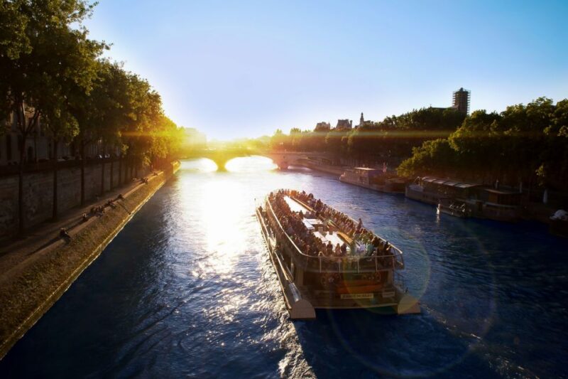 Paris: Illuminations River Cruise With Audio Commentary - Key Points