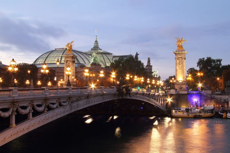 Paris: Illuminations River Cruise With Audio Commentary - Itinerary