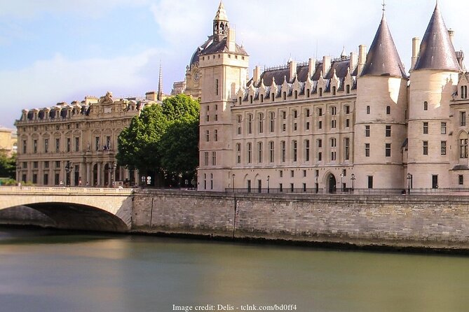 Paris Je Taime: Private Half-Day Highlights Walking Tour - Tour Details