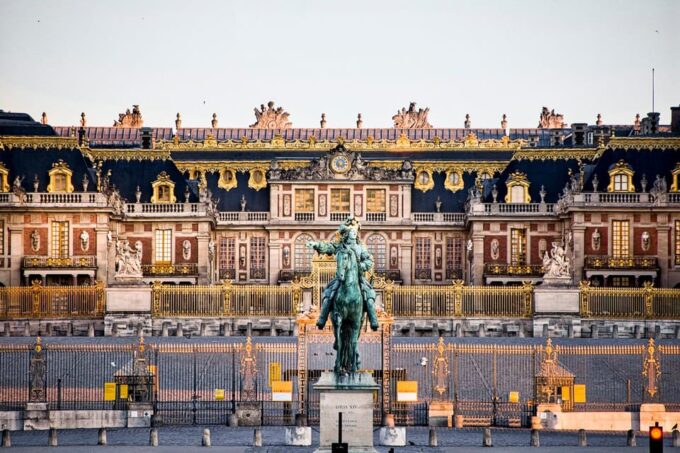 Paris: Kings Louis XV and XVI Private Apartments VIP Tour - Guided Tour of the Kings Private and Public Lives