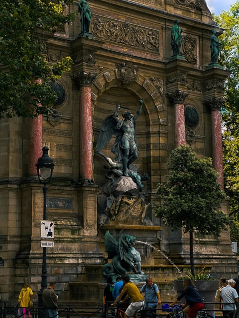 Paris: Latin Quarter Essential Highlights Walking Tour - Explore Notre Dame Cathedral