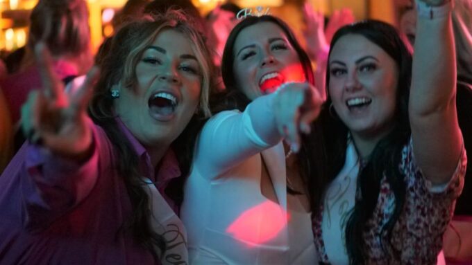 Paris: Latin Quarter Guided Pub Crawl to Bars and Clubs - Visiting Bars and Clubs