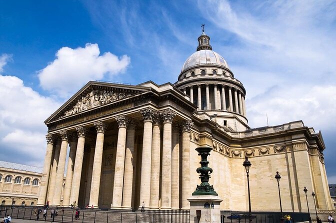 Paris Latin Quarter Pub Crawl Bars and Clubs - Socializing With Locals and Travelers