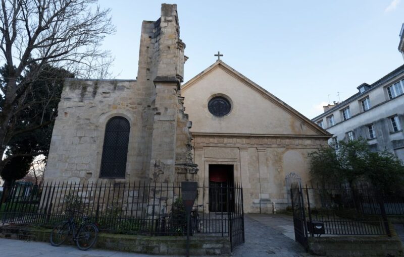 Paris: Latin Quarter Walking Tour With Local Guide - Notre Dame Cathedral