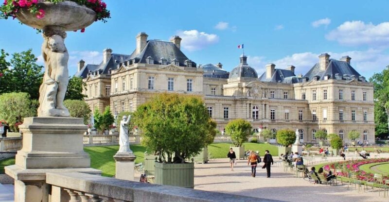 Paris: Latin Quarter Walking Tour With Local Guide - Saint Julien De Pauvre