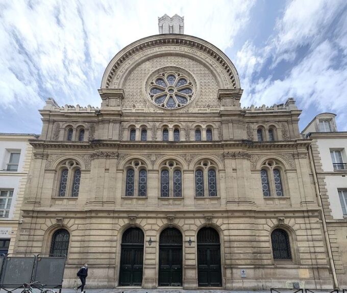 Paris: Le Marais District Jewish History Guided Walking Tour - Village Saint-Paul Charm