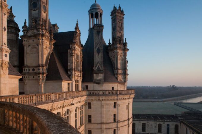 Paris: Loire Valley Chambord Castle, Wine Tasting & Lunch - Lunch and Pairing