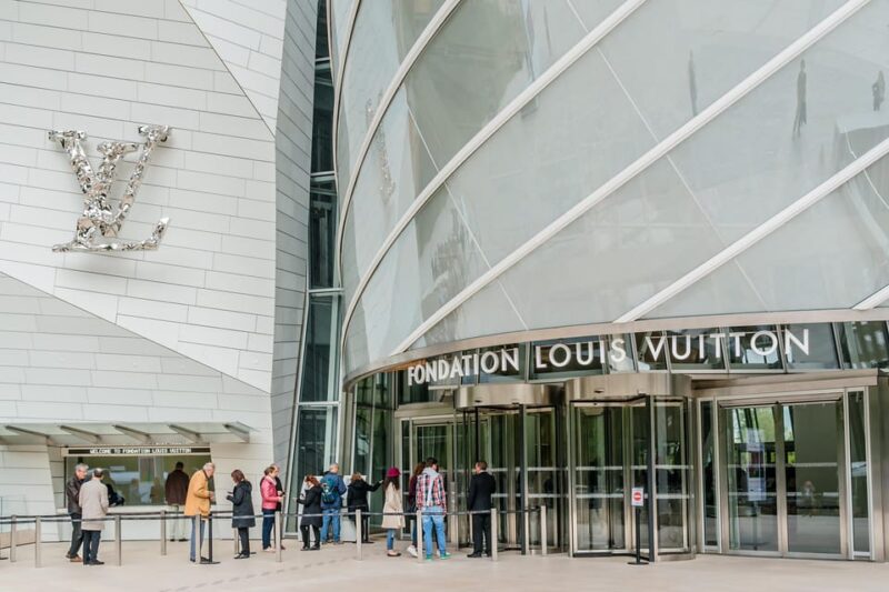 Paris: Louis Vuitton Foundation VIP Experience With Entry - Exhibitions and Collections