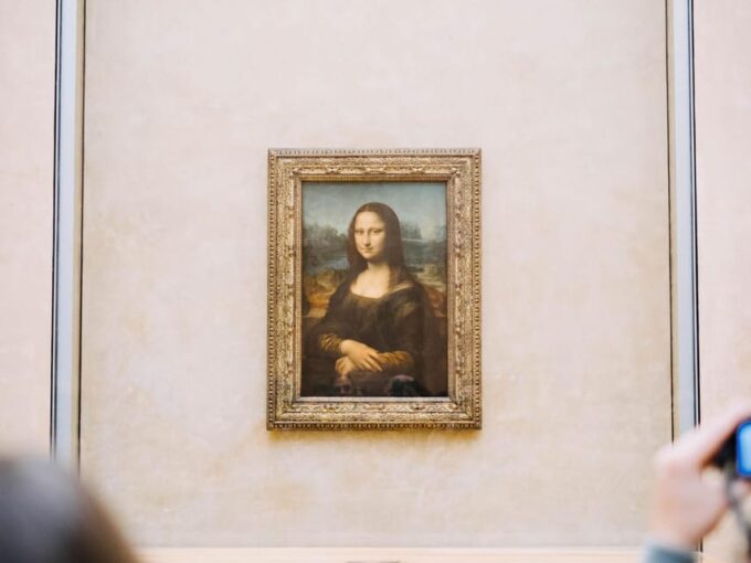 Paris: Louvre Highlights Skip-the-Line Guided Tour - Baggage Policy and Time Adjustments
