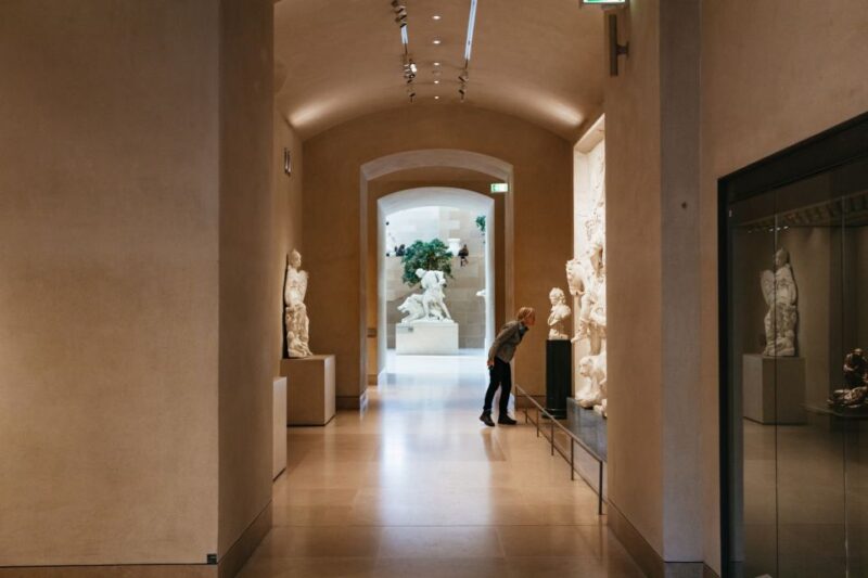Paris: Louvre Museum Entry Ticket and Seine River Cruise - Famous Artworks in the Louvre