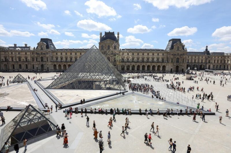 Paris: Louvre Museum Entry Ticket With Guided Tour - Guided Tour Experience
