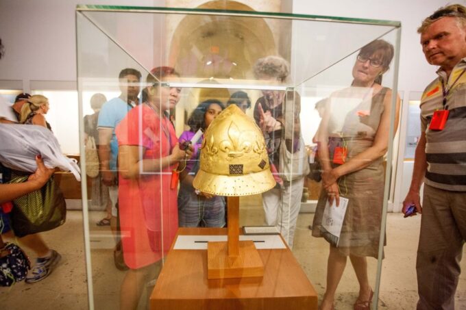 Paris: Louvre Museum Guided Tour - Timing and Closing Hours