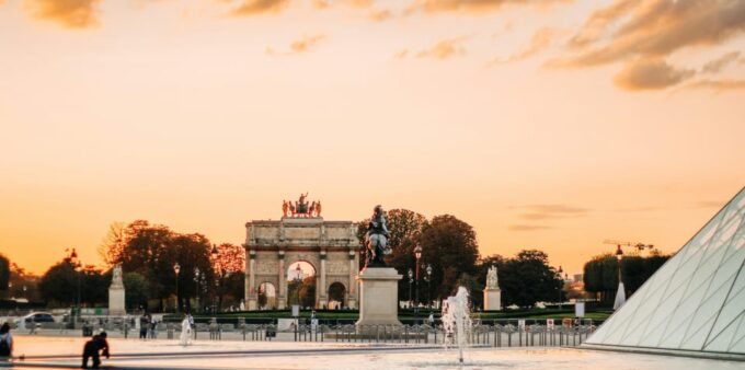 Paris: Louvre Museum Timed Entry Ticket & Pop Culture Tour - Self-Guided Interior Visit