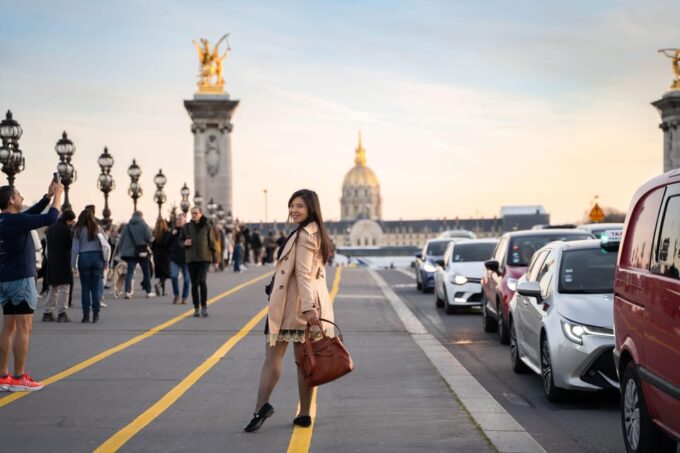 Paris: Louvre Photoshoot or Seine Bridges Eiffel Tower Walk - Ensuring a Memorable Encounter