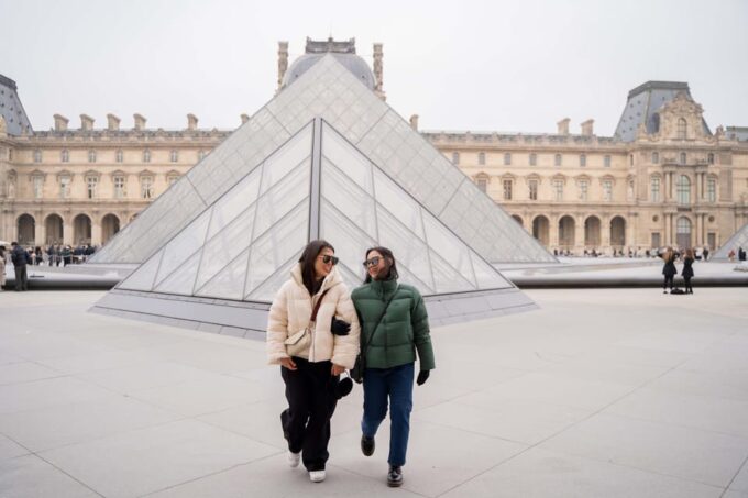 Paris: Louvre Photoshoot or Seine Bridges Eiffel Tower Walk - Customer Testimonials and Satisfaction