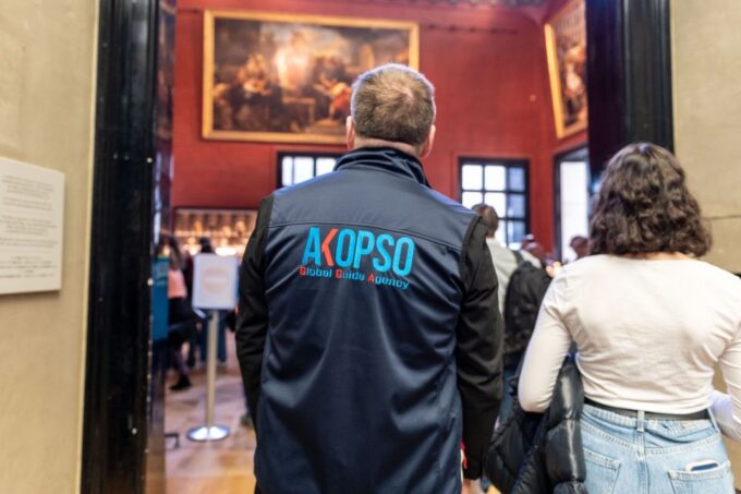 Paris: Louvre Private Family Tour for Kids With Entry Ticket - Restrictions and Requirements