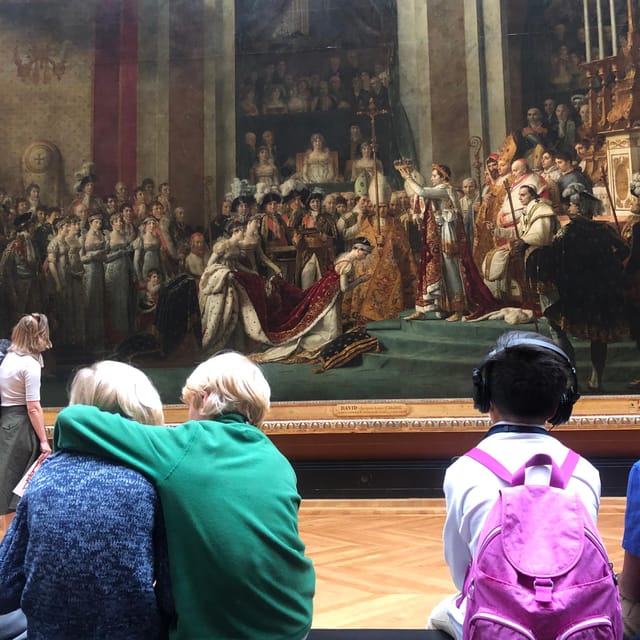 Paris Louvre : Private Treasure Hunt for Families or Groups - Exploring the Louvres Masterpieces
