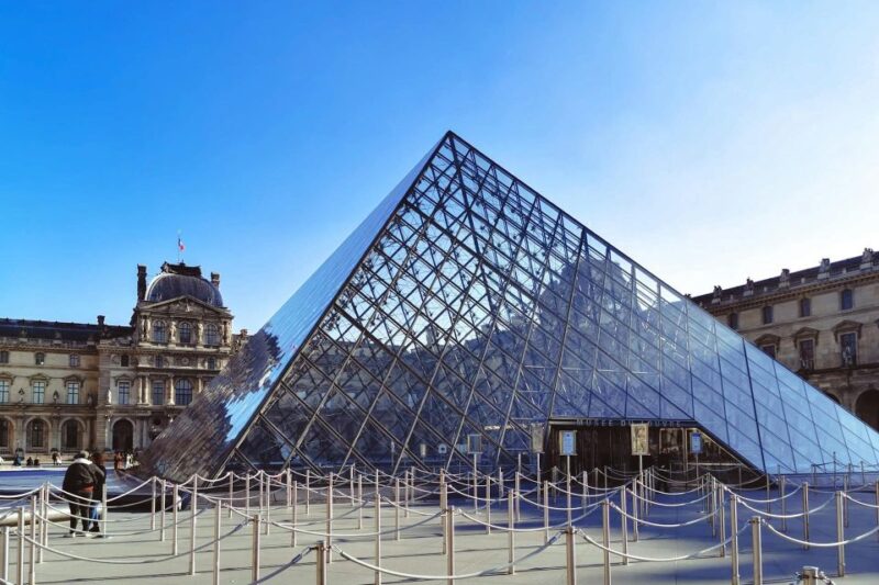 Paris - Louvre Pyramid : The Digital Audio Guide - Narrated by Parisian Historian