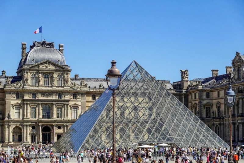 Paris - Louvre Pyramid : The Digital Audio Guide - Taking in Louvres History