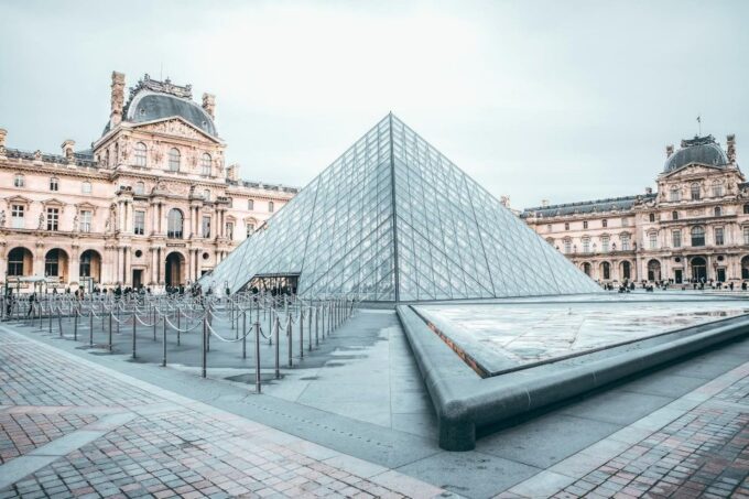 Paris - Louvre Pyramid : The Digital Audio Guide - Highlights of the Audio Guide