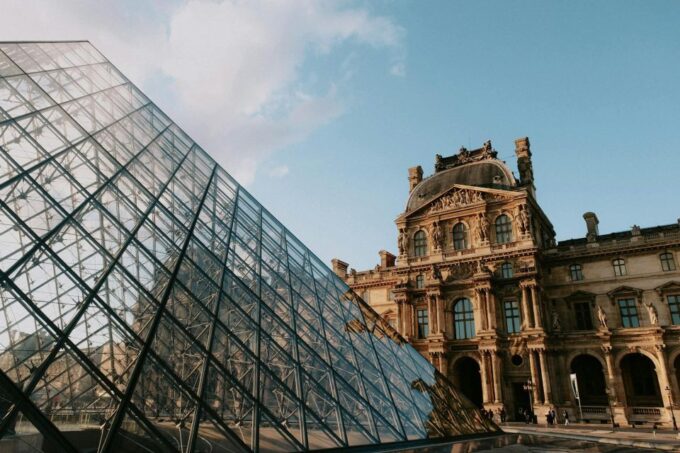 Paris - Louvre Pyramid : The Digital Audio Guide - Connecting Visitors With Paris