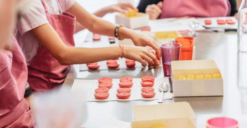 Paris: Macaron Cooking Class With Pâtisserie Chef Noémie - Class Duration and Group Size