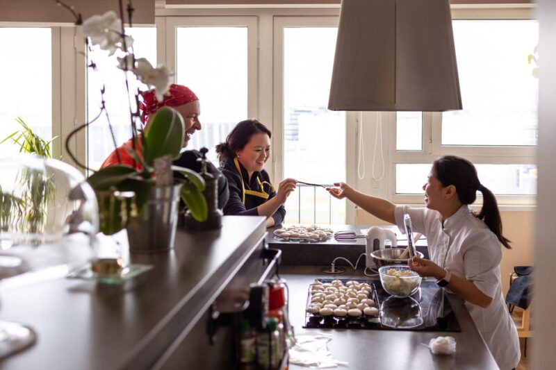 Paris: Macarons Class in a Parisian Home - Key Points