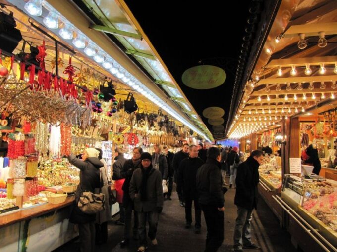 Paris: Magical Christmas Walk In-App Audio Tour in English - Frequently Asked Questions