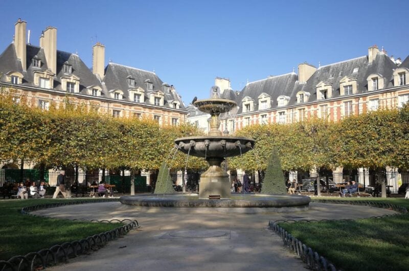 Paris: Marais Without Crowds. Guided Tour in a Small Group - Discovering the Aristocratic Lifestyle