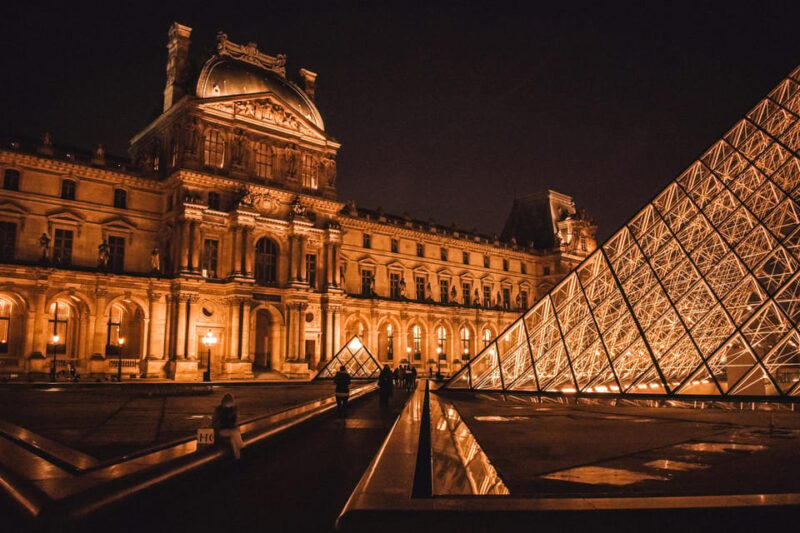 Paris: Mona Lisa and Louvre Highlights Tour SEMI PRIVATE - Language and Cancellation Policy