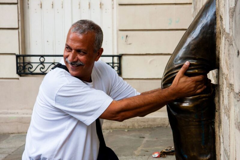 Paris: Montmartre 2-Hour Walking Tour - Tour Activities