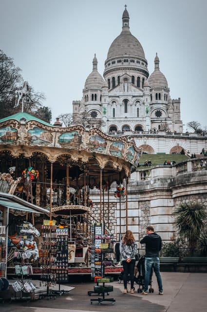 Paris: Montmartre Guided Walking Tour - Christmas Experience