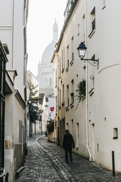 Paris: Montmartre Hidden Gems Walking Tour With Local Guide - Tour Itinerary