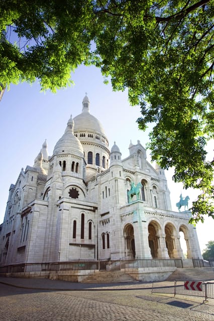 Paris: Montmartre Highlights Guided Walking Tour - Sacré-Cœur Basilica