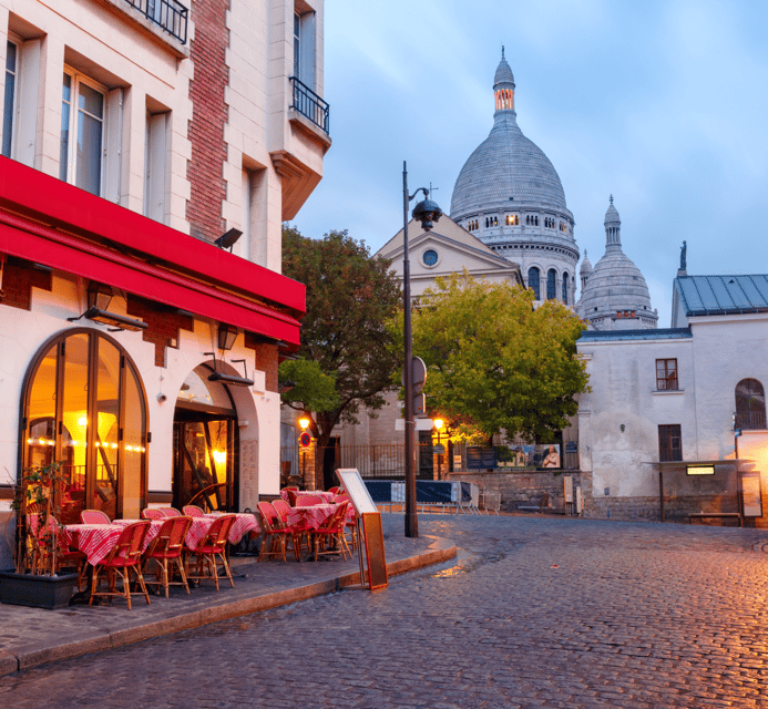 Paris: Montmartre Night Walking Tour, Dinner & Cabaret Show - Dinner Experience