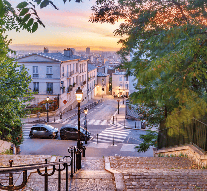 Paris: Montmartre Night Walking Tour, Dinner & Cabaret Show - Cabaret Show