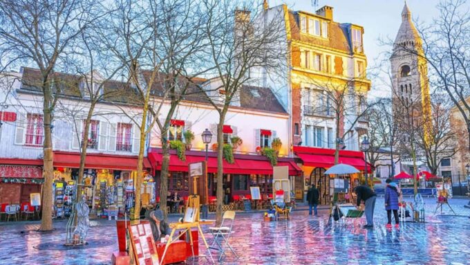 Paris: Montmartre Night Walking Tour, Dinner & Cabaret Show - Scenic Views